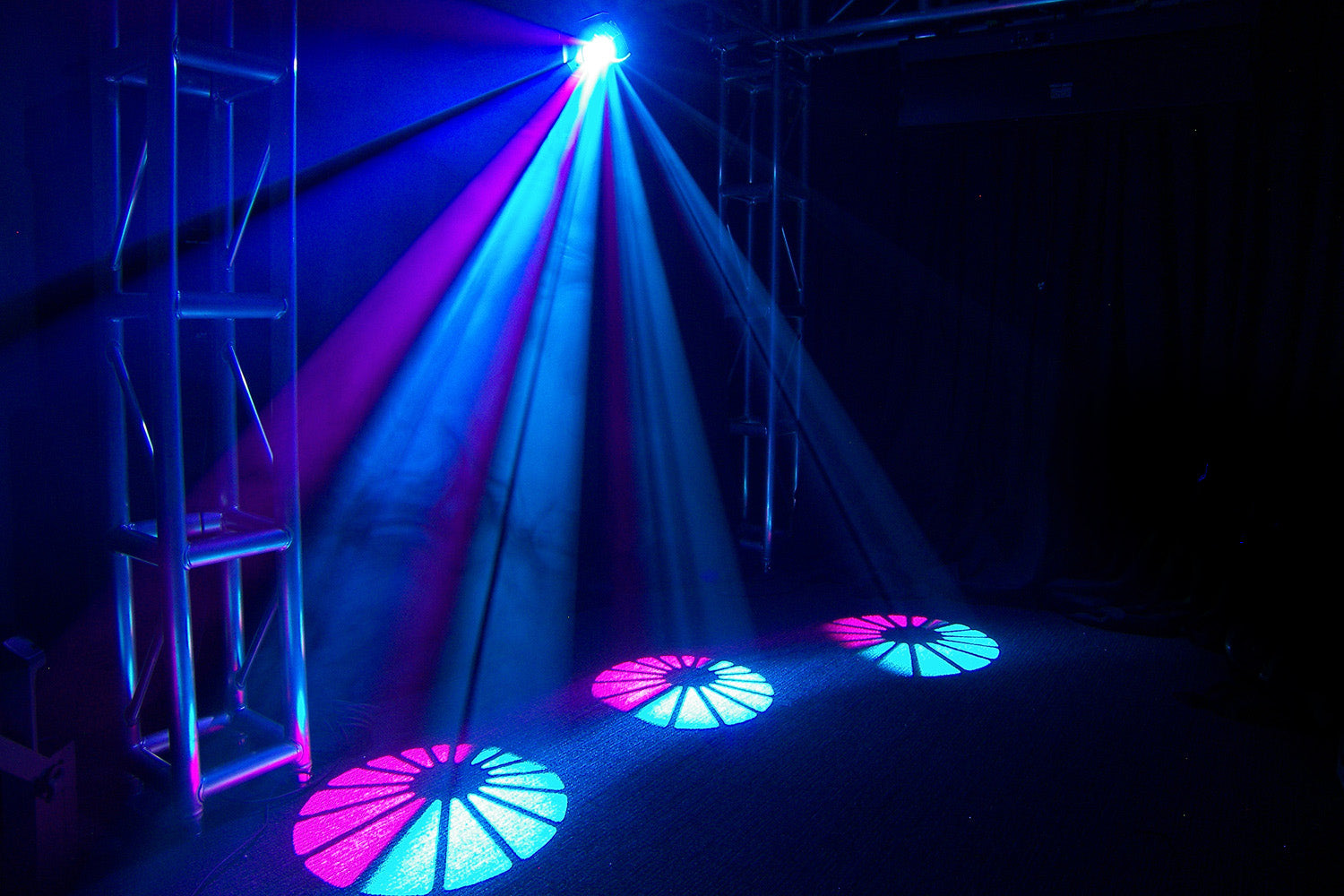 Event Lighting KLUB200B - 200W LED Barrel