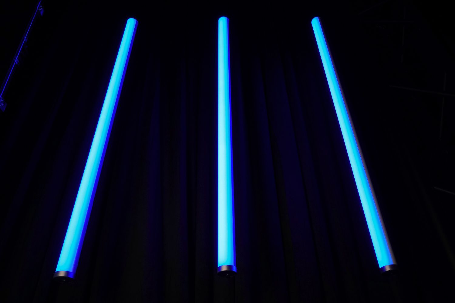 Event Lighting EVENTTUBEKIT - Outdoor LED Tube Package of 8 in a Road Case