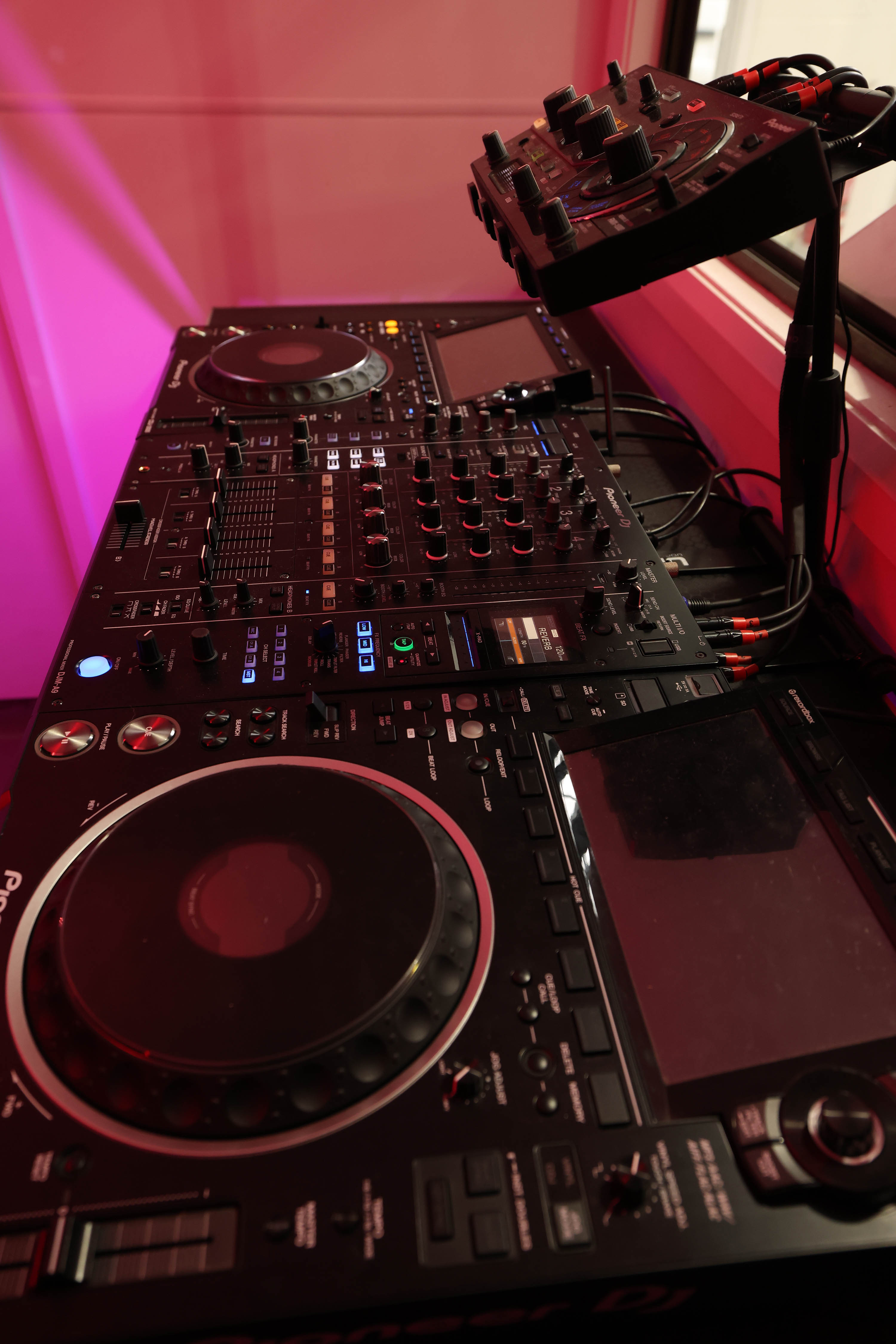 1 Hour DJ Booth Hire