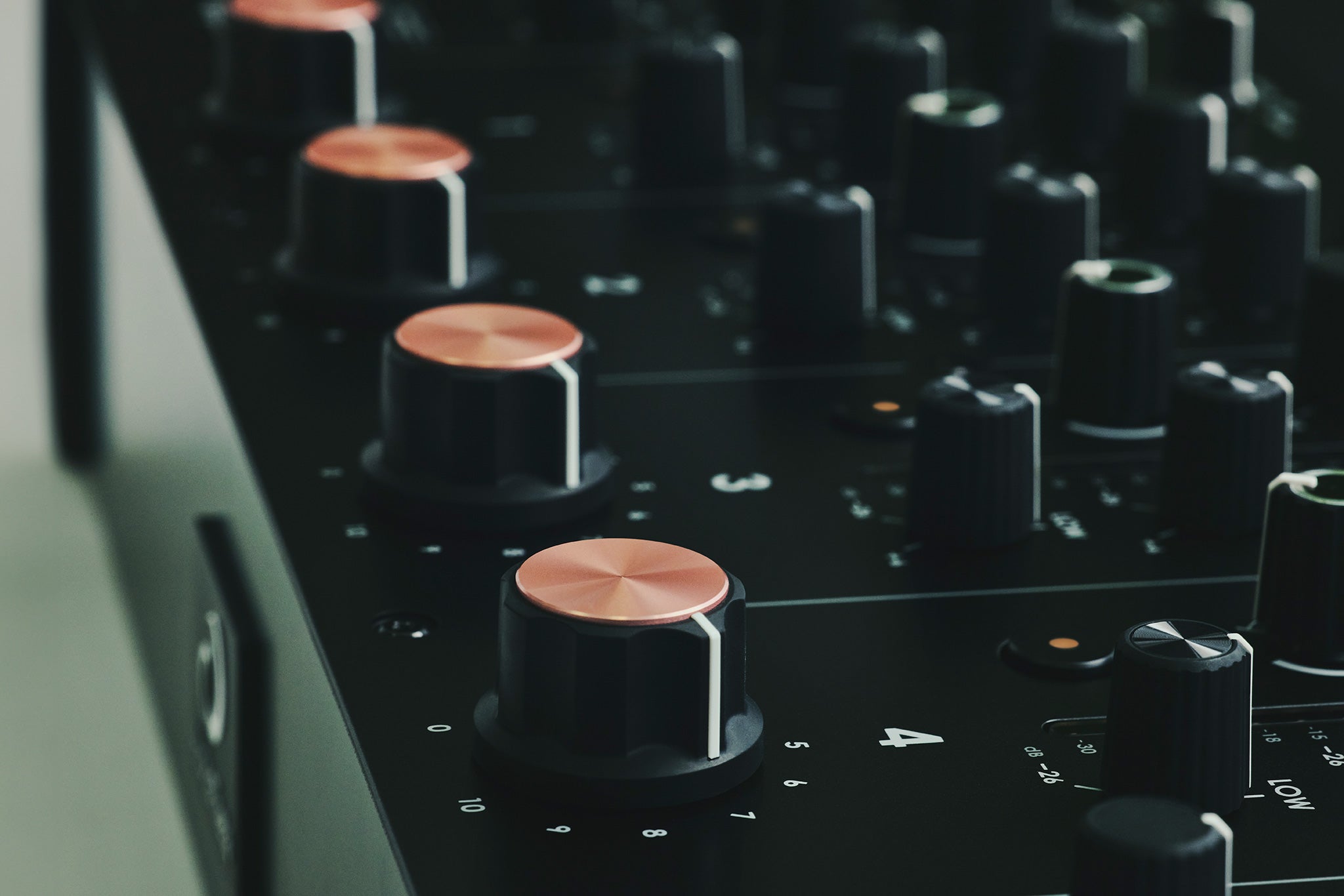 AlphaTheta Euphonia Professional 4x Channel Rotary Mixer & Rupert Neve Transformer